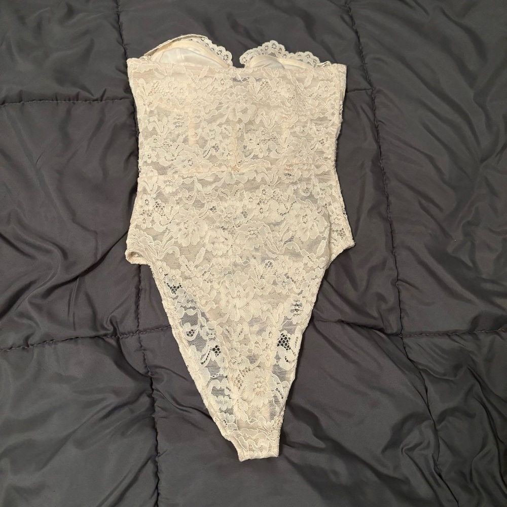 Zara Cream Lace Bodysuit - Picture 4 of 4